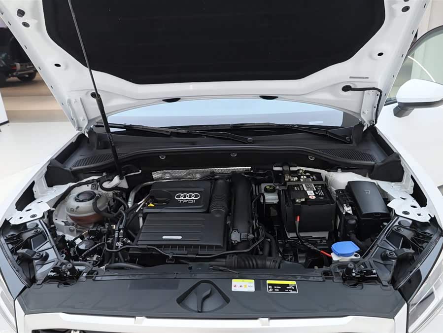 Audi Q2L 2023 car image #13