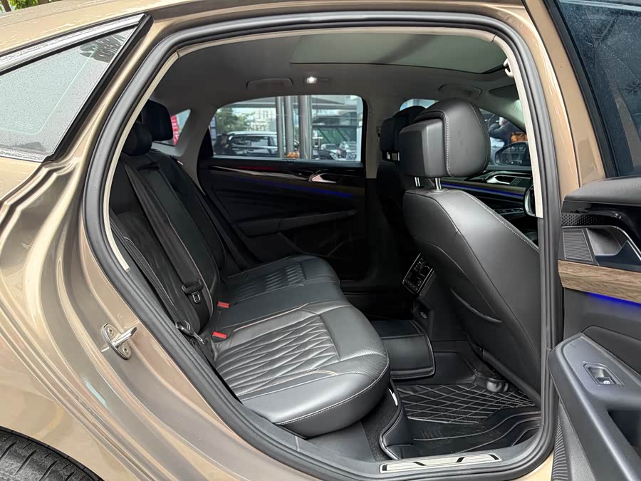 Volkswagen Passat 2018 car image #13