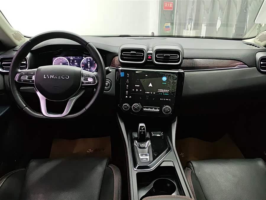 Lynk & Co 02 2019 car image #13