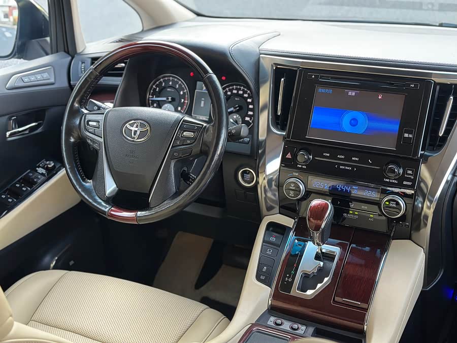 Toyota Alphard 2017 car image #13