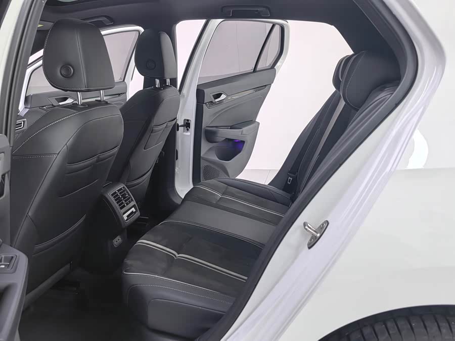 Volkswagen Golf 2021 car image #13