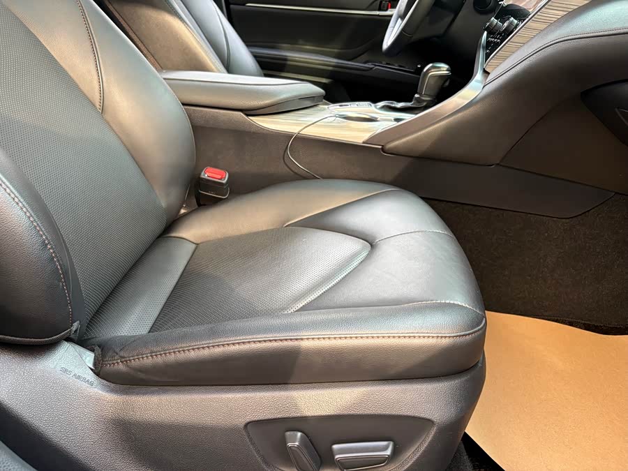 Toyota Camry 2019 immagine di auto #13