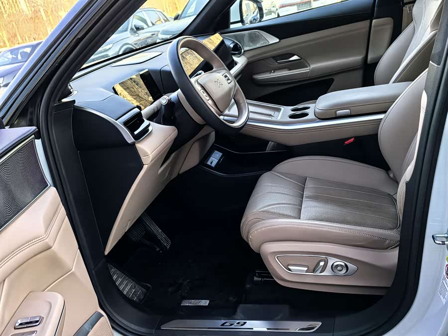 Xpeng G9 2025 صورة سيارة #13