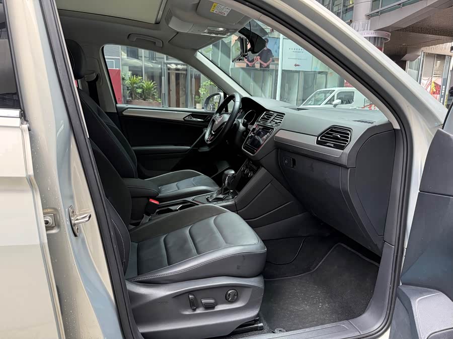 Volkswagen Tiguan L 2019 car image #13