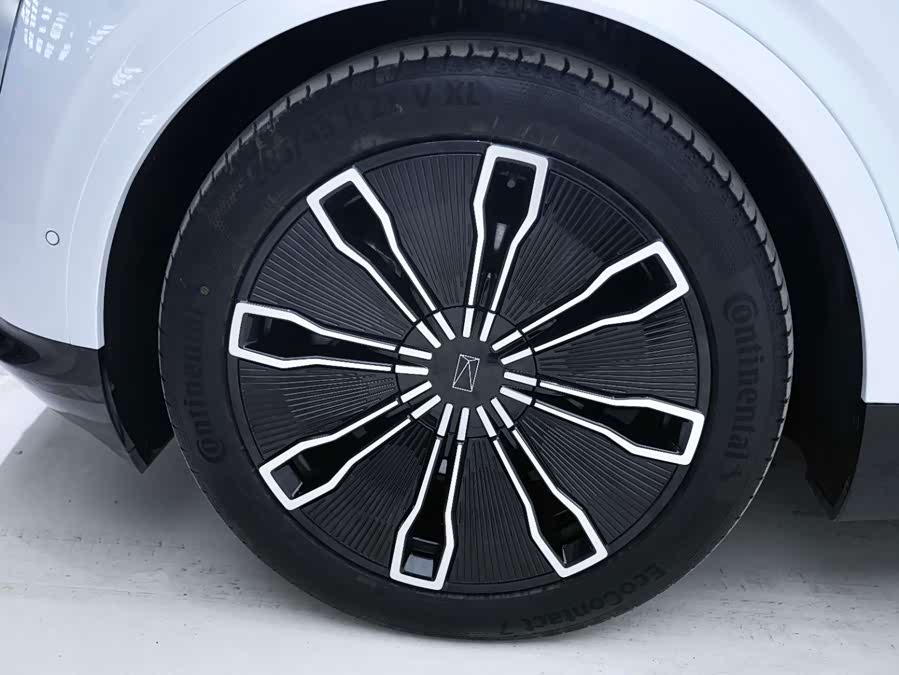 Avatr 07 2025 car image #13