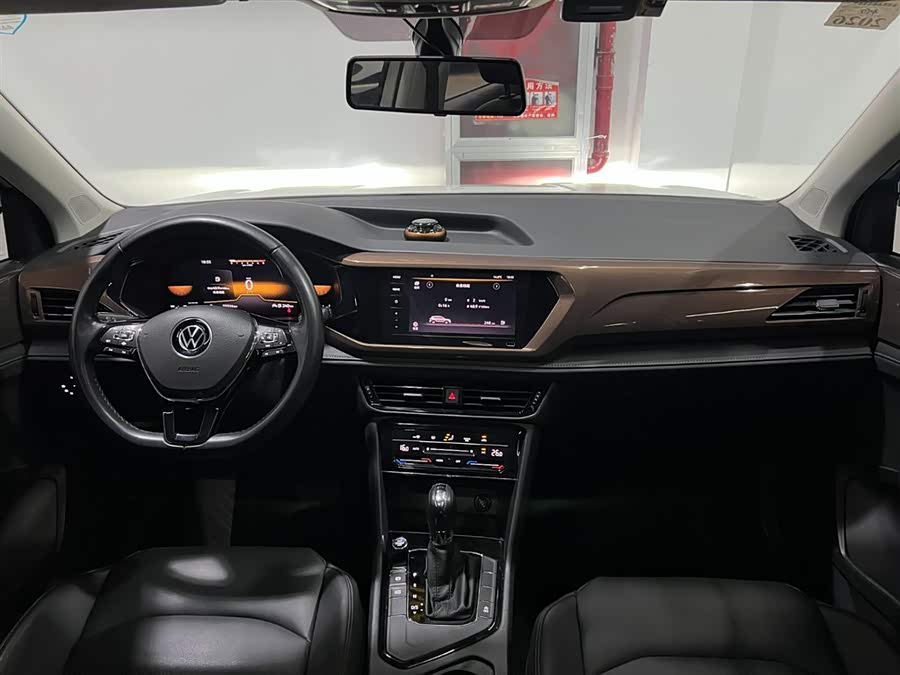 Volkswagen Tharu 2020 car image #13