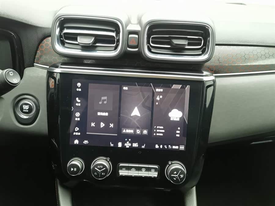 Lynk & Co 02 2018 car image #13