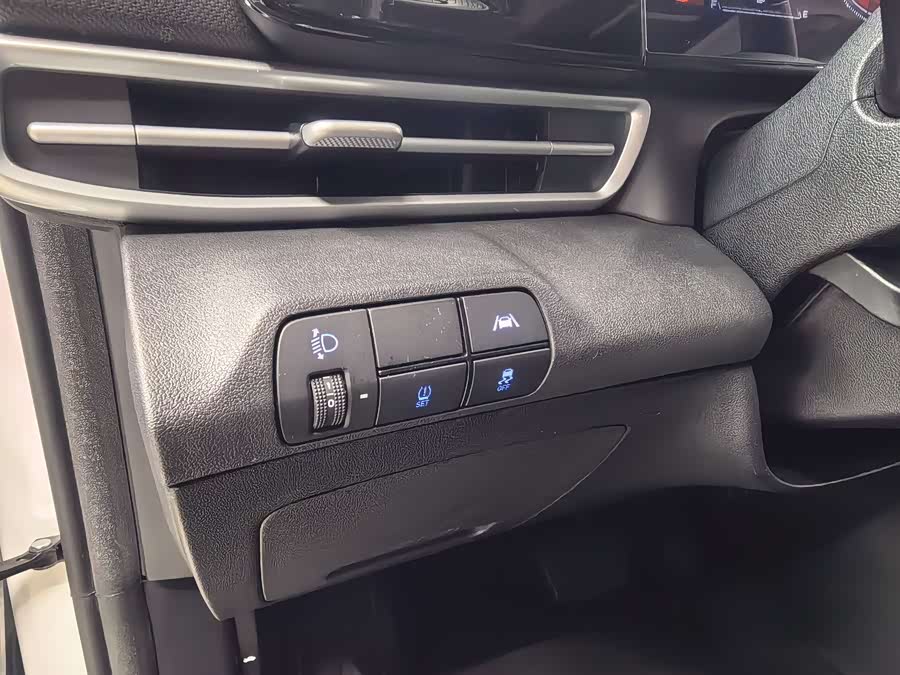 Hyundai Elantra 2023 immagine di auto #13