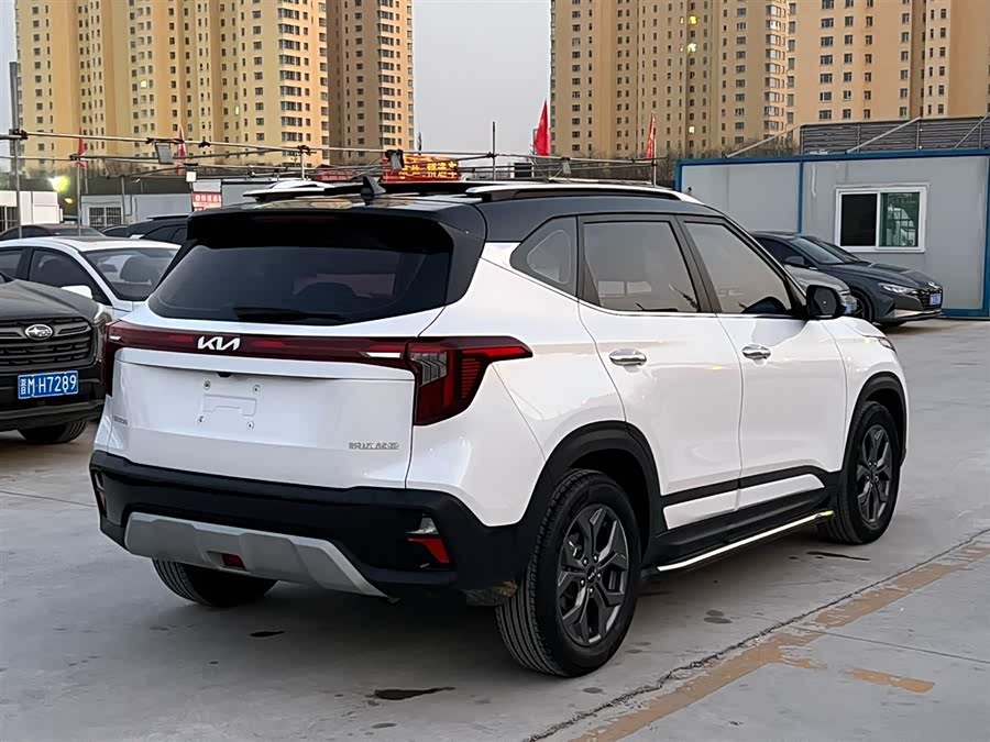 Kia Seltos 2023 imagen de coche #13