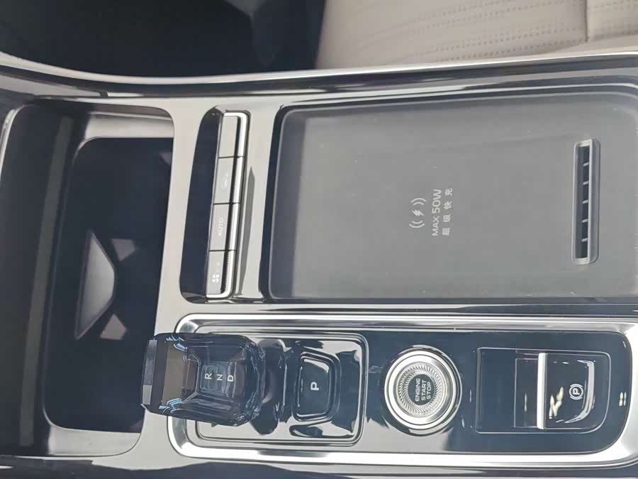 GEELY Boyue L 2025 car image #13