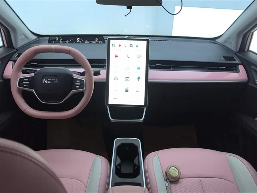 哪吒汽车 哪吒V 2022 汽车图片 #13