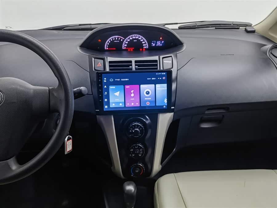 Toyota Yaris 2013 car image #13