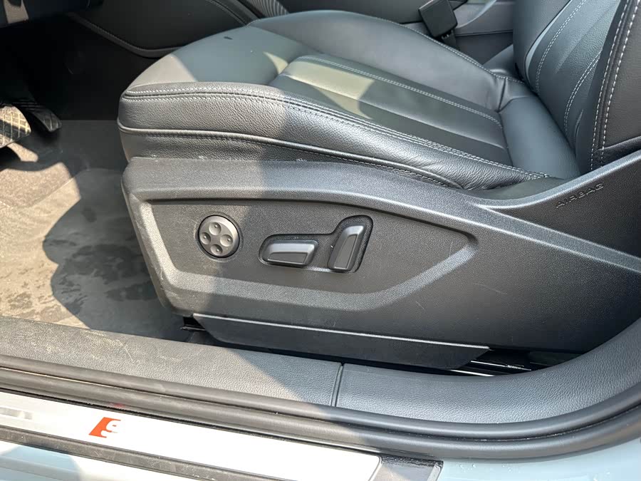 Audi Q2L 2024 car image #13