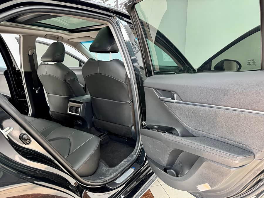 Toyota Camry 2023 car image #13