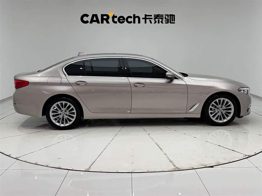 BMW 5 Series 2019 immagine di auto #13