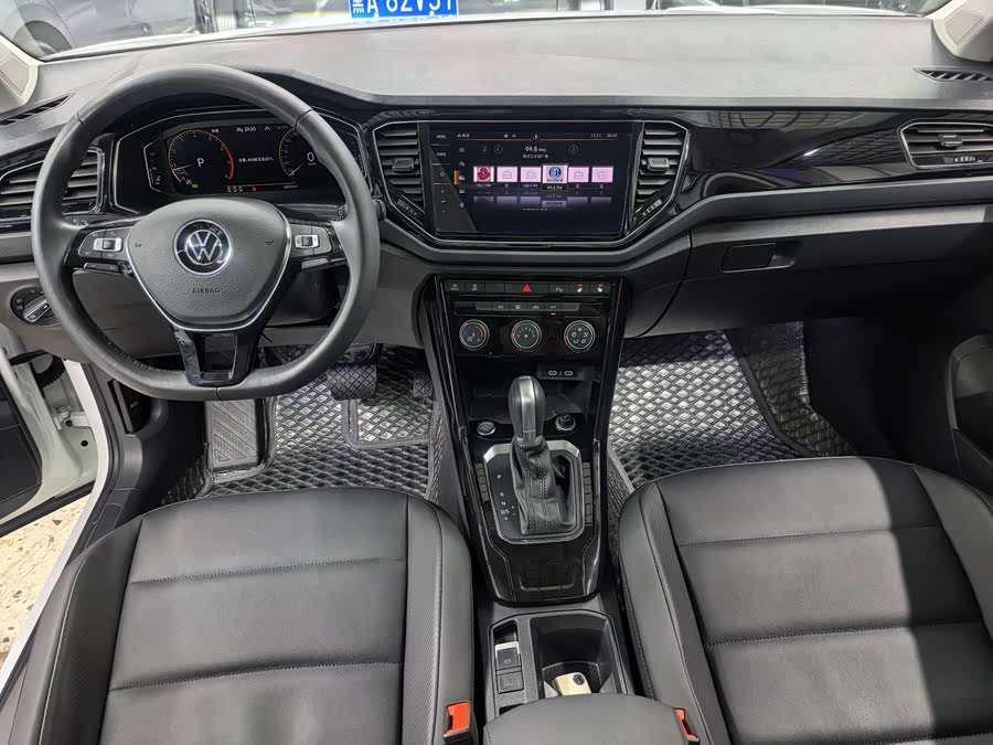 Volkswagen T-Roc 2022 car image #13