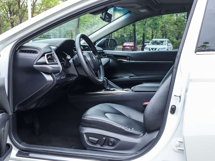 Toyota Camry 2020 car image #13