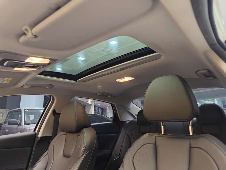 Hyundai Elantra 2023 immagine di auto #13