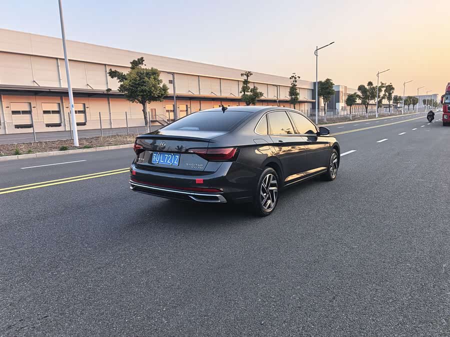 Volkswagen Sagitar 2023 car image #13