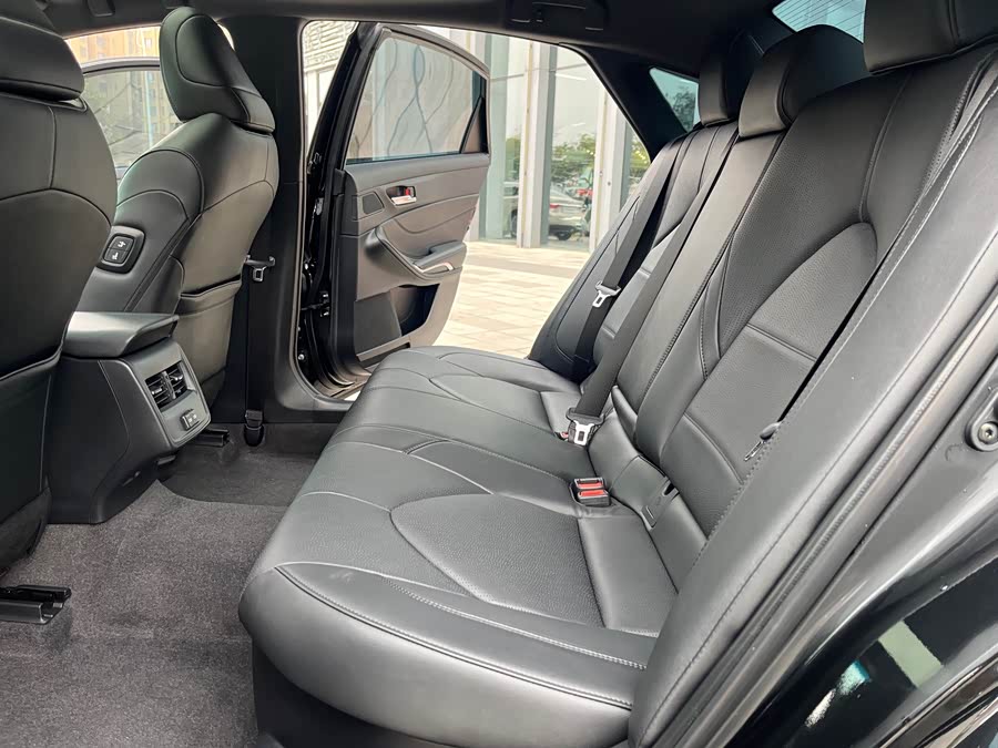 Toyota Avalon 2023 car image #13
