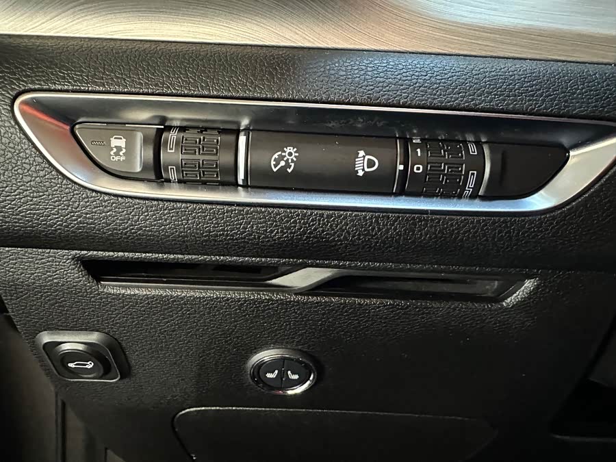 GEELY Coolray 2022 car image #13