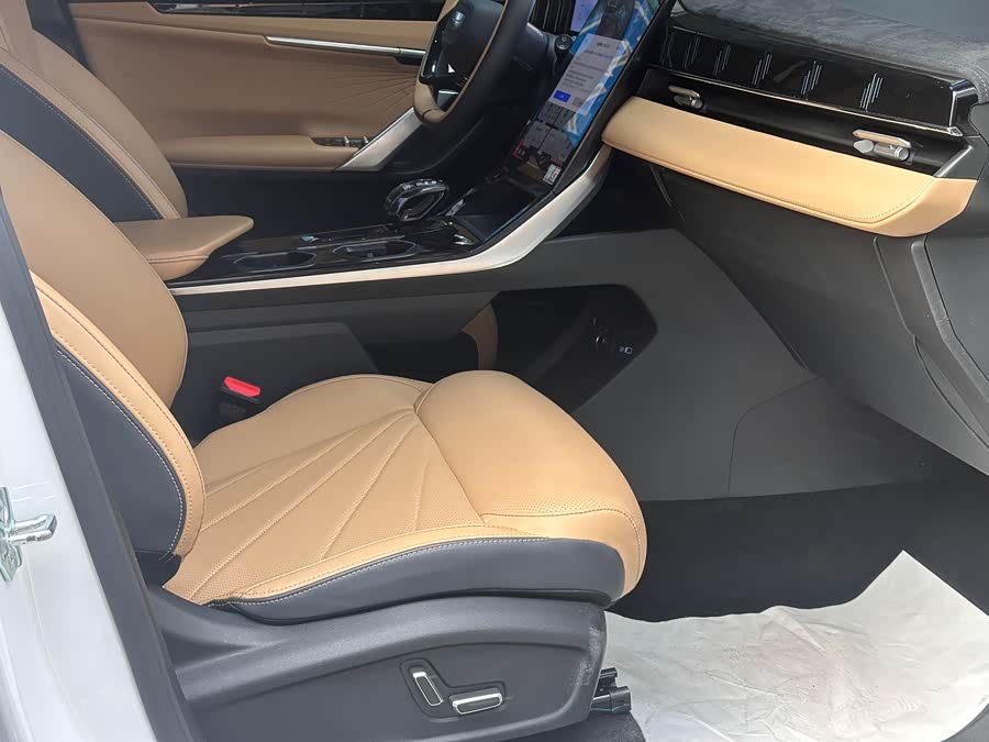 GEELY Boyue L 2023 car image #13