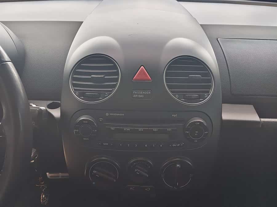 Volkswagen Beetle 2011 изображение автомобиля #13