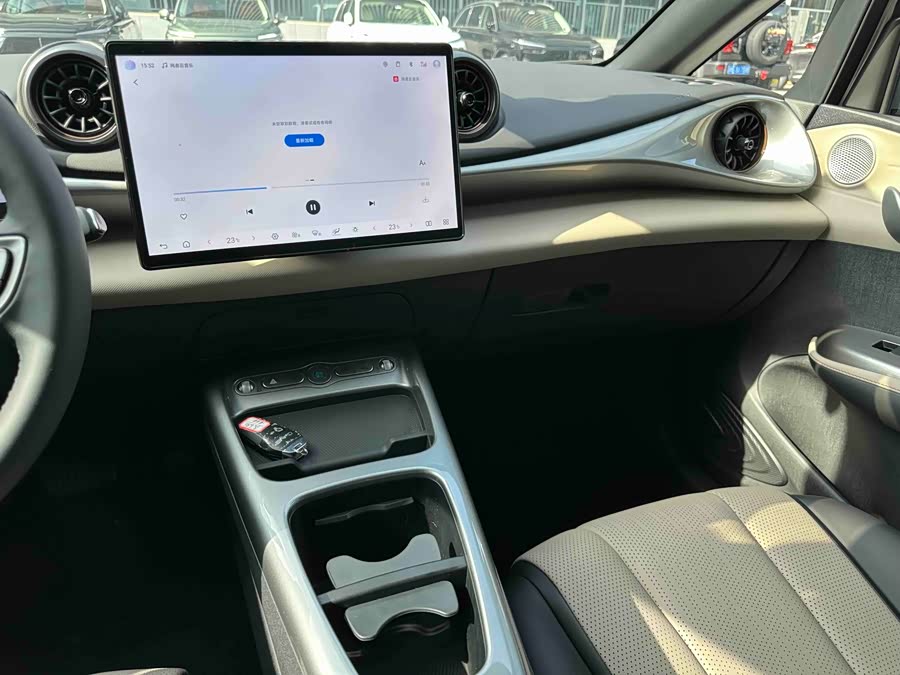 BYD Dolphin 2025 صورة سيارة #13