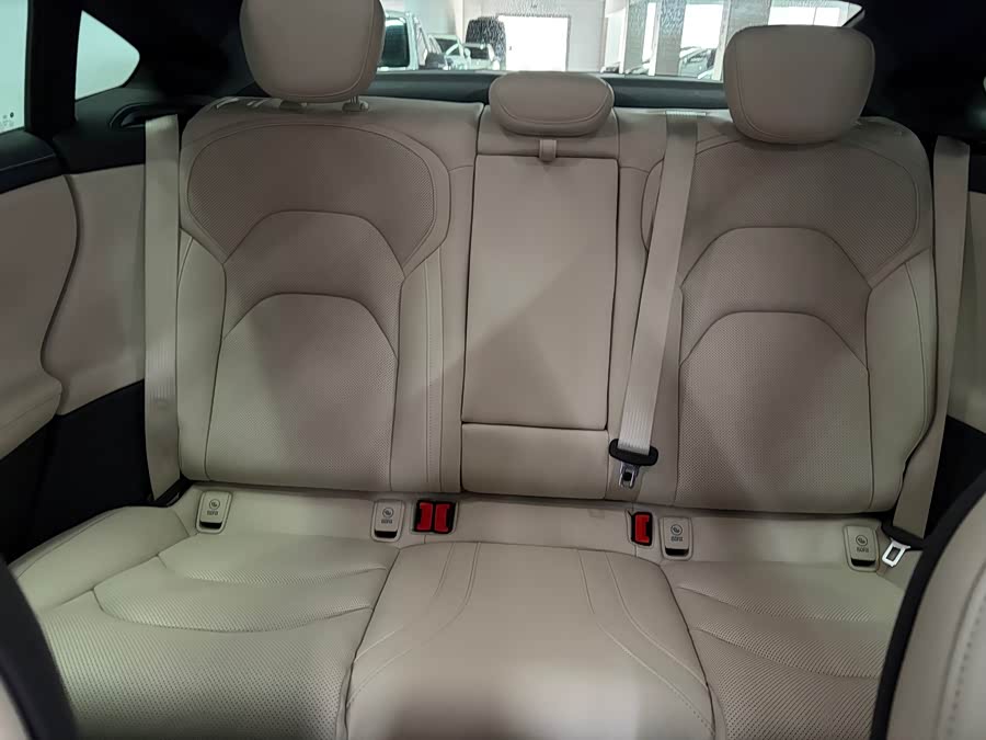 MI SU7 2025 immagine di auto #13