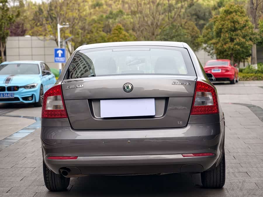 Skoda Octavia 2012 car image #13