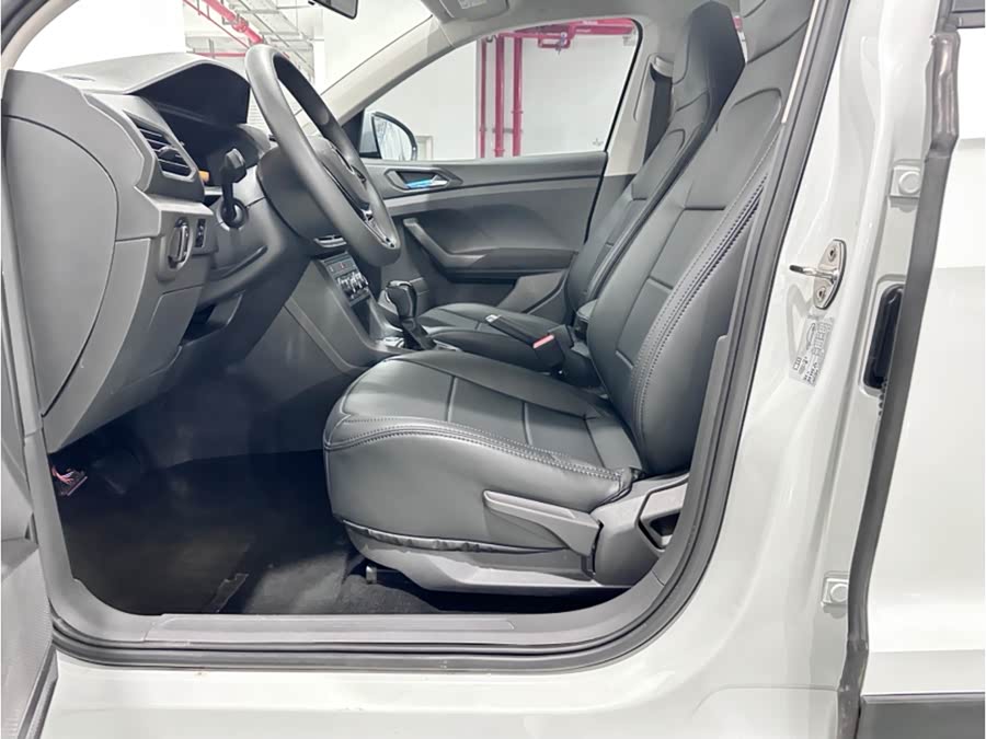 Volkswagen T-Cross 2023 car image #13