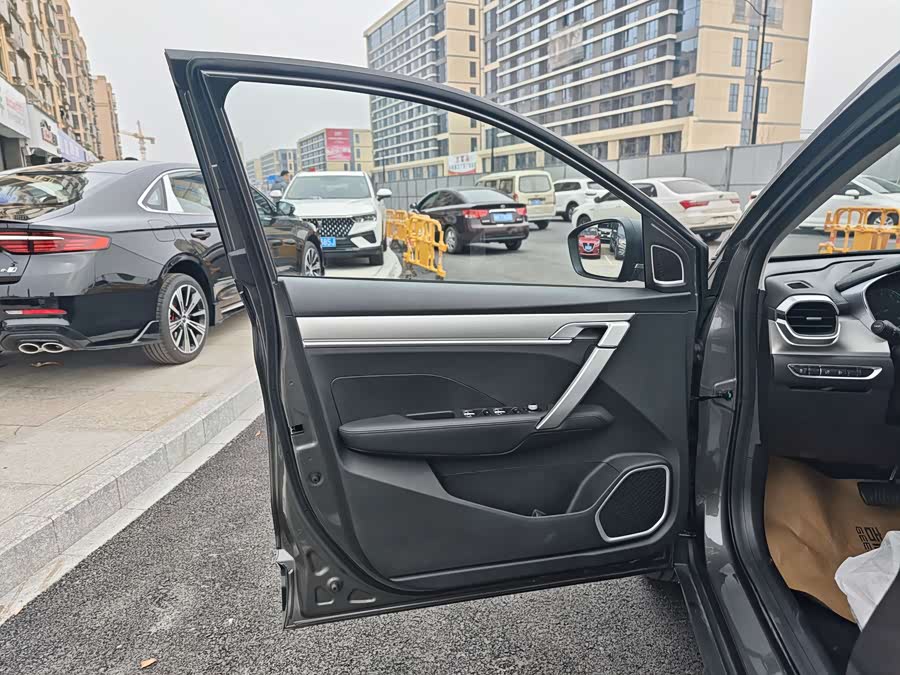 GEELY Coolray 2026 car image #13