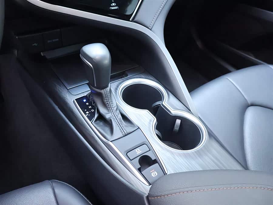 Toyota Camry 2022 car image #13