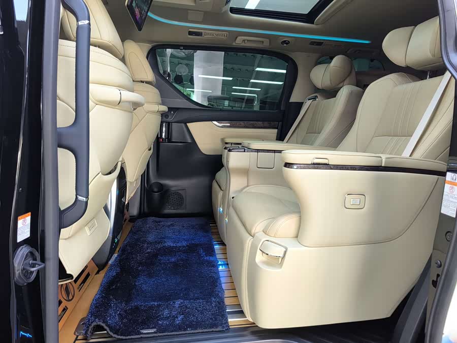 Toyota Vellfire 2022 car image #13