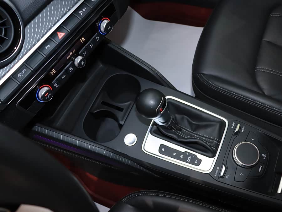 Audi Q2L 2022 car image #13