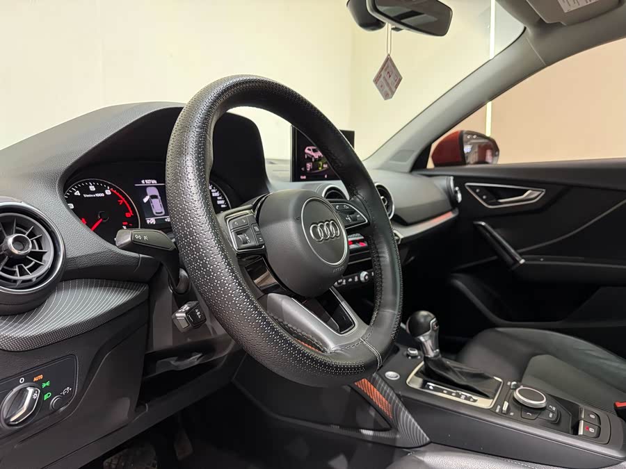 Audi Q2L 2020 صورة سيارة #13