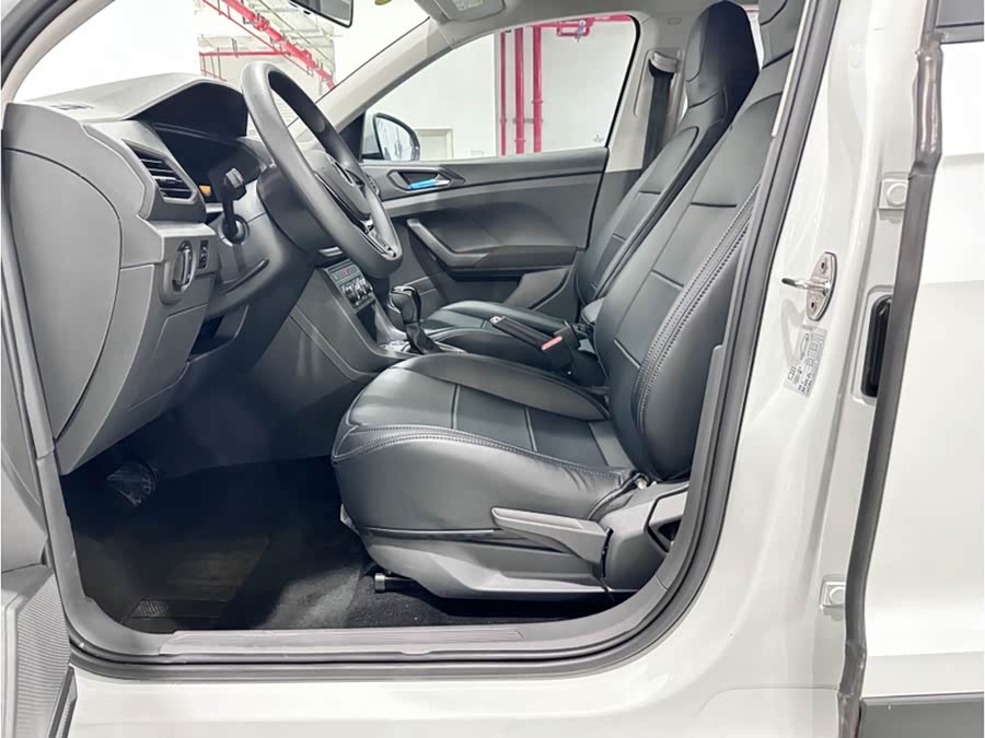 Volkswagen T-Cross 2023 car image #13