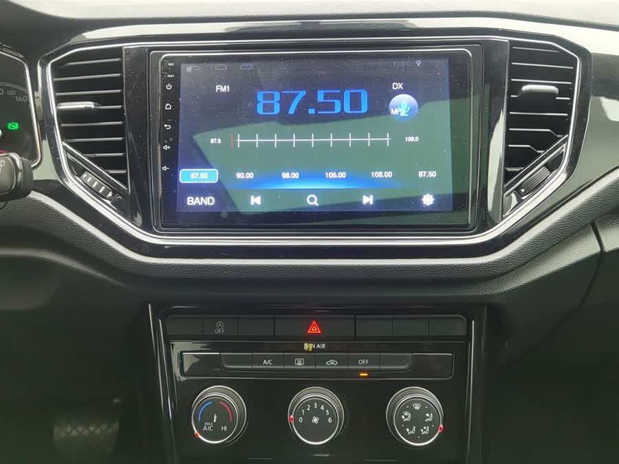 Volkswagen T-Roc 2019 car image #13