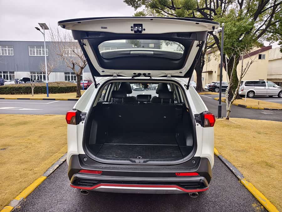 Toyota RAV4 2020 car image #13