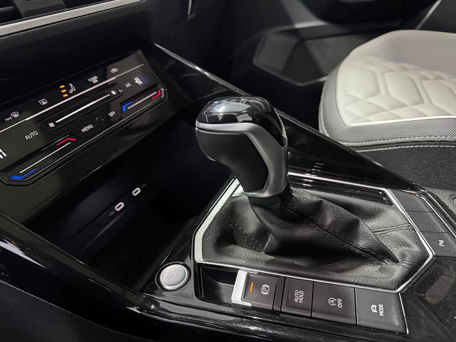 Volkswagen Tayron 2023 immagine di auto #13