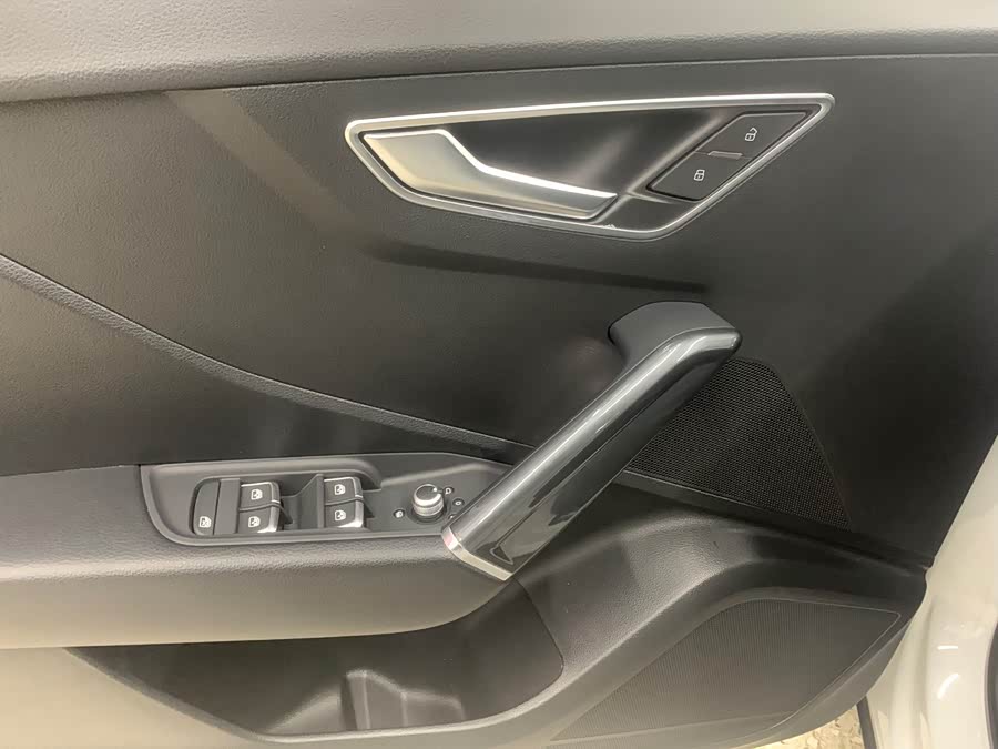 Audi Q2L 2021 car image #13