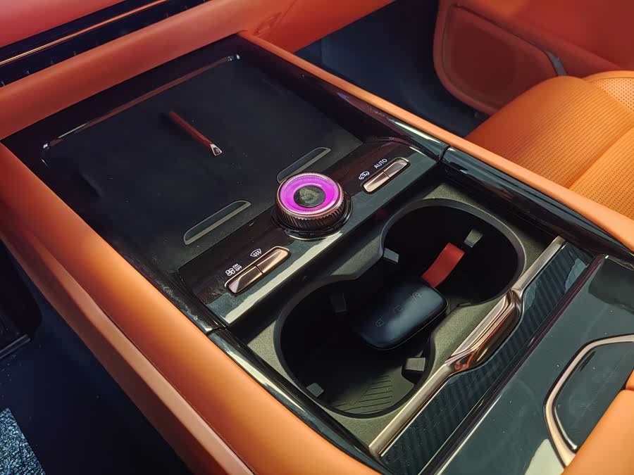 Lynk & Co 900 2025 car image #13