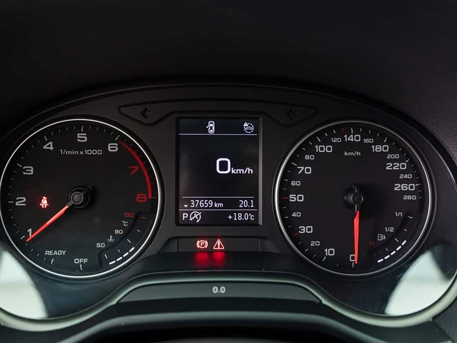 Audi Q2L 2023 car image #13