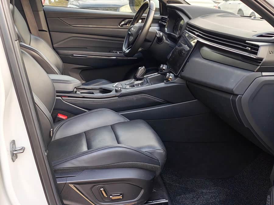 Lynk & Co 01 EM-P 2023 car image #13