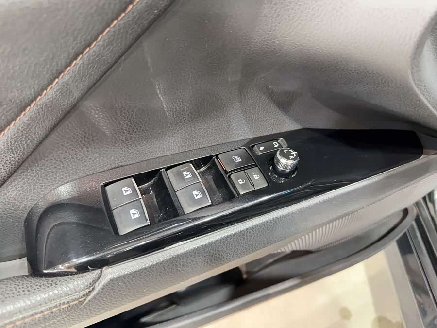 Toyota Camry 2018 immagine di auto #13