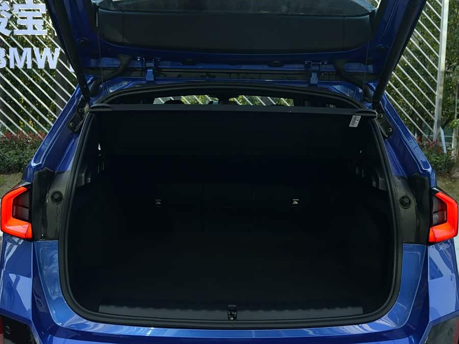 BMW X1 M35Li 2025 car image #13