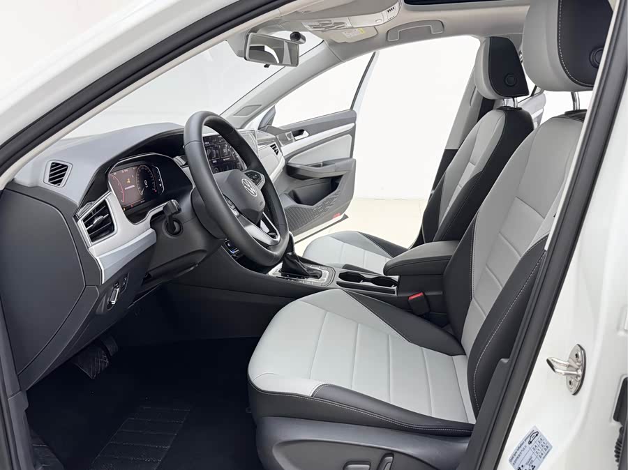 Volkswagen Bora 2022 car image #13