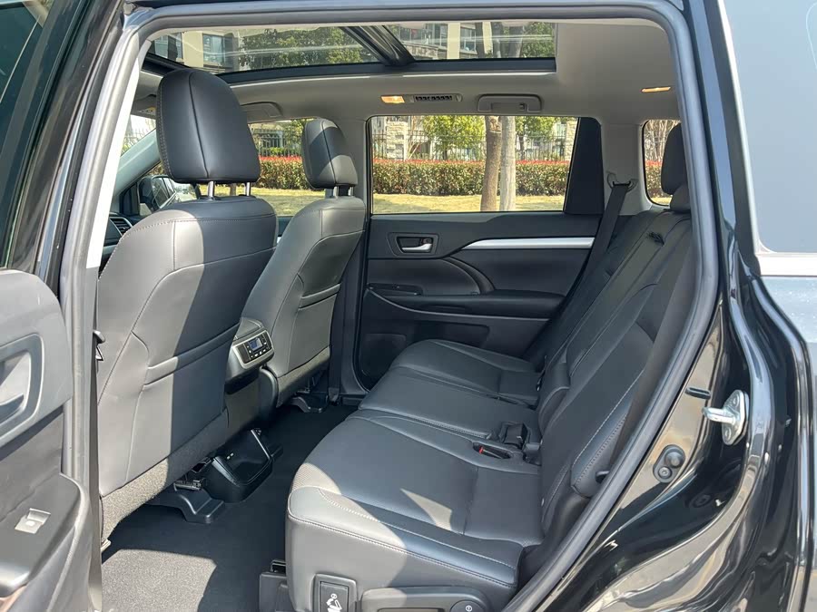 Toyota Highlander 2021 car image #13