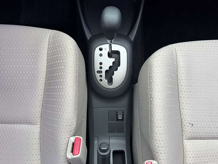 Toyota Yaris 2012 изображение автомобиля #13