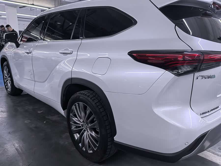 Toyota Highlander 2024 car image #13